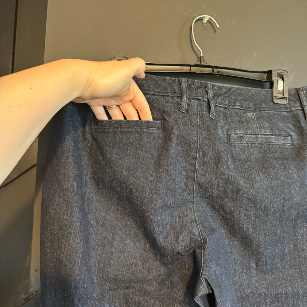 🎄5 for $20 
St. John’s Bay Dark Wash Denim Capris Size 14P - Picture 4 of 4